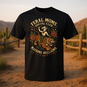 Camiseta vintage del club social Feral Moms, diseño retro de vaquera del oeste, camiseta gráfica Raising Hellions - Product Image 3