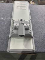 Farola LED Solar Integrada de 100W, IP65 Resistente a la Lluvia y Nieve, con Sensor de Lluvia, Encendido Automático, Doble CCT, Iluminación de Seguridad para Exteriores