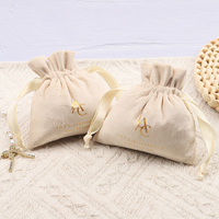 Petite pochette en velours personnalisée avec ruban en satin, sac à cordon en velours doux pour bijoux, emballage cadeau