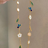 Bracelet empilable en plaqué or 18 carats avec pierres naturelles, motif coccinelle, papillon bleu, trèfle à quatre feuilles, feuille verte Fritillaria, style luxe léger et porte-bonheur