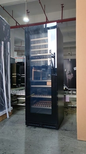 NUELEAD NE-378 Meilleur prix Cave à vin commerciale et domestique de luxe moderne à température constante intégrée en verre pour bière, soda, vin rouge multi-zones - Product Image 6