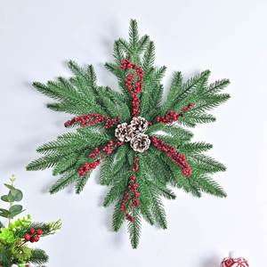 Guirnalda Navideña Moderna Hecha a Mano con Copos de Nieve de Plástico, Decoración para Colgar en la Puerta, con Bayas Rojas Artificiales y Piñas, para Ventana - Product Image 2