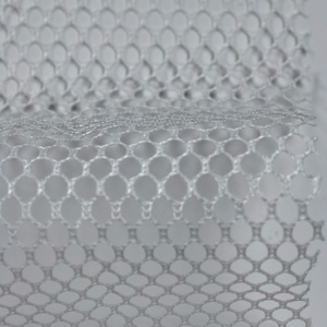 Xu hướng nóng 100% Polyester 90 GSM thân thiện với môi hình lục giác lưới vải lưới dệt kim thiết kế cô gái 'áo khoác cưới Túi lót xe - Product Image 1