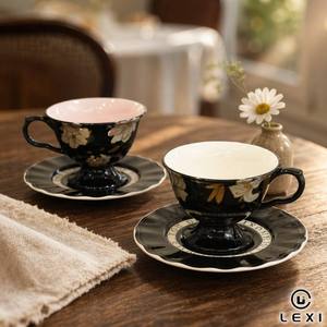 Ensemble élégant de tasses à thé et soucoupes en porcelaine noire, motif floral, tasses à café en céramique festonnées pour la maison, le thé de l'après-midi, ou comme cadeau - Product Image 1