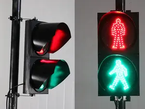 สัญญาณไฟจราจรสำหรับคนเดินเท้าไฟ LED สีแดงเขียว300มม.
