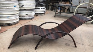 Chaise longue de <span class=keywords><strong>plage</strong></span> en rotin en forme de S moderne et portable pour une utilisation en extérieur au bord de <span class=keywords><strong>la</strong></span> piscine, dans <span class=keywords><strong>la</strong></span> cour, le parc, <span class=keywords><strong>la</strong></span> villa ou <span class=keywords><strong>la</strong></span> chambre - Product Image 6