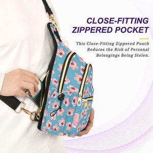 Sac à bandoulière imperméable en polyester avec imprimé personnalisé de fleurs roses Aloha, petit sac à bandoulière pour femmes, sac à bandoulière pour femmes - Product Image 6