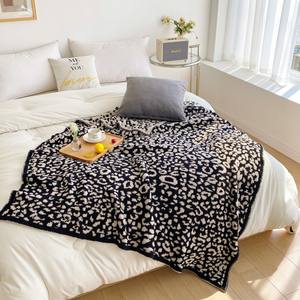 冬用オールシーズン居心地の良い両面ニットヒョウ柄100% ポリエステル高級マイクロファイバー肌に優しいブランケット - Product Image 2