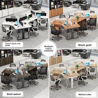 Ensemble de bureaux modernes et simples pour personnel avec cloison de séparation, poste de travail quatre personnes, bureau informatique
