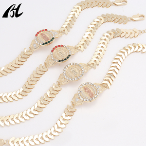 Vòng tay nữ trang mạ vàng hình Đức Mẹ Guadalupe đeo hoa hồng, mạ vàng ba lớp kiểu Brazil, vàng 14k - Product Image 4