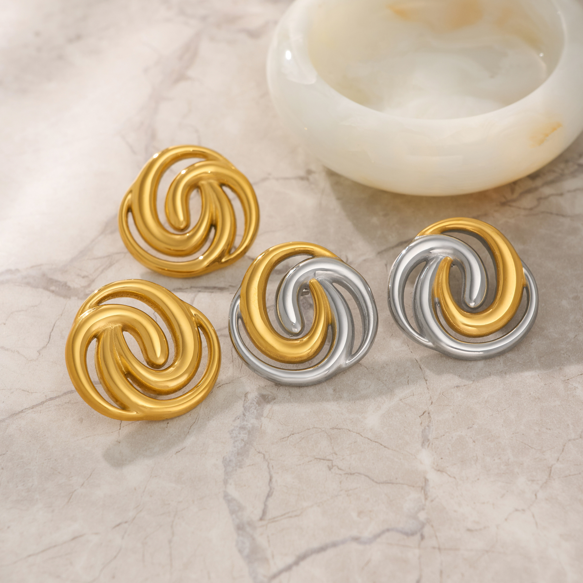 Nuovi orecchini rotondi a spirale a righe con colori misti