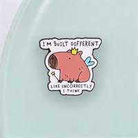 Épinglette en émail Capybara de dessin animé avec slogan humoristique, badge de revers en métal, accessoire décoratif à l'effigie d'une fée couronnée pour sac à dos, veste, jean, chapeau