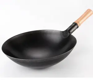 De gros 5 plis wok-Wok chinois en acier au carbone avec manche en bois de hêtre, 30x32CM, saucière chinoise sans revêtement, prix direct d'usine