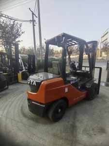 מלגזה יפנית משומשת מדגם 30 למכירה, במצב טוב, מלגזה קטנה של טויוטה מדגם 30 במשקל 3 טון. - Product Image 6