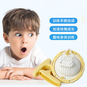 Batteur à œufs Golden Egg Puller en forme de T, couleur arc-en-ciel, outil de cuisine pratique pour mélanger les blancs et les jaunes d'œufs, fabriqué à Wenzhou - Product Image 4