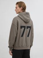 Hoodie personnalisé exclusif avec impression graphique sur mesure, prêt à porter, en coton lourd et durable, style streetwear urbain tendance