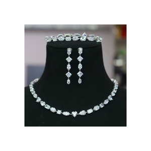 Collier de luxe unisexe LAVINA en argent sterling 925 plaqué rhodium avec zircon et sertissage à griffes, idéal pour les mariages - Product Image 1