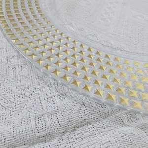 Assiettes <span class=keywords><strong>de</strong></span> table <span class=keywords><strong>de</strong></span> 13 pouces personnalisées en plastique doré étoiles mosaïque ronde transparente claire pour banquet <span class=keywords><strong>de</strong></span> fête pour réception <span class=keywords><strong>de</strong></span> mariage - Product Image 5