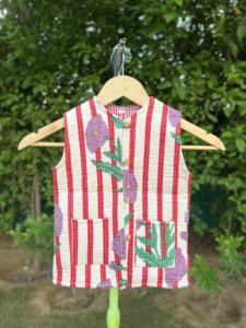 Chaqueta Infantil Acolchada de Algodón con Estampado de Bloques Hecha a Mano |   Chaleco sin mangas con estampado floral para niños - Product Image 4