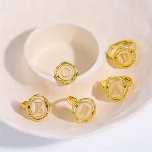 Anello personalizzato MGolden gioielli placcati in oro anello 18 carati smalto placcato oro 26 gioielli con anello regolabile con lettera iniziale