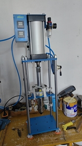 Petite machine de moulage par injection pneumatique de bureau pour PP, ABS, PE, PLA, <span class=keywords><strong>PFA</strong></span>, TPU, TPE, POM, PA6, PA66, PVC - Product Image 3
