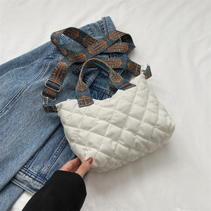 Sac à main décontracté tendance hiver 2026, simple, bandoulière, personnalisé, sac fourre-tout matelassé à grille - Product Image 1