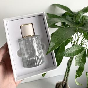 Bouteille de <span class=keywords><strong>parfum</strong></span> de <span class=keywords><strong>luxe</strong></span> de forme ronde, 30ml 50ml en verre transparent, rechargeable pour hommes et femmes avec boîte, <span class=keywords><strong>2022</strong></span> populaire - Product Image 5