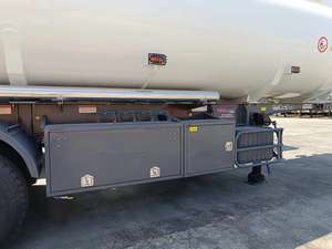 Chine 3 essieux mazout diesel citerne semi-remorque camion Howo 45000 litres réservoir d'huile camion semi-remorque essence citerne Traile - Product Image 6