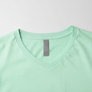 Logotipo de impresión personalizada de alta calidad 100% algodón Camiseta con cuello en V para hombre Camiseta básica Muscle Fit White - Product Image 1