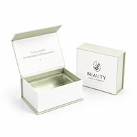 Boîte cadeau cosmétique personnalisée rose, papier spécial 120 g/m², doublure en feuille métallique, logo en relief pour l'emballage de produits de soin de la peau et de parfums