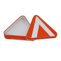 Nouveau design de bonne qualité Boîte d'emballage cadeau en métal en forme de triangle pour bonbons à la menthe