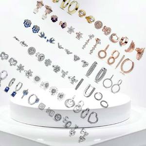 Pendientes <span class=keywords><strong>de</strong></span> Plata 925 con Baño <span class=keywords><strong>de</strong></span> Oro, Diseño <span class=keywords><strong>de</strong></span> Mariposa y <span class=keywords><strong>Copo</strong></span> <span class=keywords><strong>de</strong></span> <span class=keywords><strong>Nieve</strong></span>, para Mujer, Ideales para Fiestas y Eventos, Joyería con Encanto Exquisito - Product Image 4