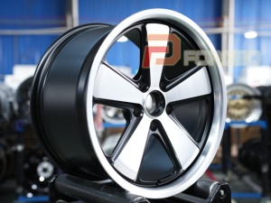 Roues monoblocs personnalisées Roues forgées Style rétro pour <span class=keywords><strong>Porsche</strong></span> <span class=keywords><strong>911</strong></span> Turbo S GTS 992.2 718 Cayman Cayenne Taycan Carrera - Product Image 4