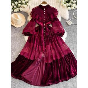 Abito <span class=keywords><strong>Vintage</strong></span> Autunnale da Donna con Colletto Alto, Monopetto, Applicazioni in Pizzo e Perle, Tessuto in Raso Ecologico Naturale - Product Image 3