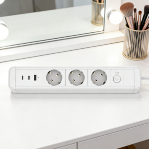 Multiprise EU 2500W avec 4 ports USB A et 2 ports Type C à charge rapide pour usage domestique et extérieur quotidien - Product Image 1