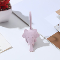 Porte-clés en cuir PU mignon en forme d'éléphant, porte-clés de voiture en forme d'animal de dessin animé multicolore, ornement suspendu pour cadeaux promotionnels