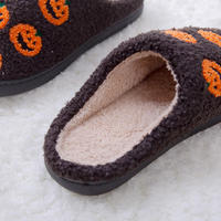 Sepatu Rumah Wanita Desain Sederhana Motif Labu Halloween, Ujung Tertutup, Bahan Plush Lembut, Nyaman untuk Musim Dingin, Anti-Selip, Cocok untuk Dalam dan Luar Ruangan
