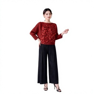 Pronto per la Spedizione: Completo da <span class=keywords><strong>Donna</strong></span> con Applicazioni Floreali 3D, Top con Petali e Pantaloni a Gamba Larga, Consegna in 7 Giorni, Tuta Tecnica Autunnale - Product Image 5