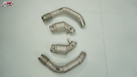 Downpipe KM SS304 Euro 6 High Flow Catted untuk BMW M5 F90 S63 4.4T V8 dengan Pelindung Panas, Peningkatan Performa
