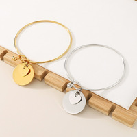 Brazalete Intercambiable con Cierre de Mosquetón y Dije de Corazón con Baño PVD, de Acero Inoxidable, Impermeable e Hipoalergénico