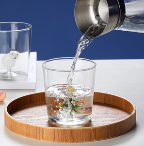 Tazza di vetro decorativa soffiata in vetro soffiato con simpatiche figurine di albero di natale all'interno della tazza di vetro di natale artigianale - Product Image 3