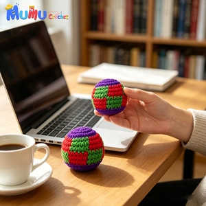 Hacky Sack de <span class=keywords><strong>Ganchillo</strong></span> Hecho a Mano Personalizado al por Mayor para Regalo Promocional, Balón de Fútbol de Algodón Tejido a Granel con Logotipo - Product Image 4