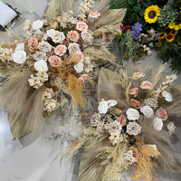 Arche de mariage Boho Fleurs Arche de pampa Arrangement de pièce maîtresse en vente