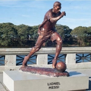 Vendita calda personalizzata intaglio a mano decorazione esterna grande bronzo statua di leone in ottone scultura di calcio in vendita - Product Image 2