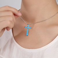 Pendentif croix opale en argent sterling 925 éblouissant-Artisan-Fabriqué avec réglage micro-pavé, jeu de couleurs captivant pour un style chic