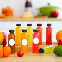 F LOGO personnalisé 8OZ bouteille vide de forme carrée ronde pour l'eau 250ml conteneur bouteille de jus de fruits en plastique PET