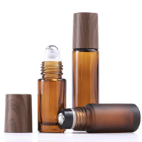 Flacons à bille cylindriques en verre ambré de 5 ml et 10 ml avec couvercle en bois, finition mate écologique, estampage doré pour parfum et huiles essentielles