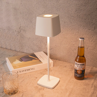 Lampe de table de restaurant extérieure étanche IP54 3.5w 5200mAh lampe de table sans fil LED à gradation continue