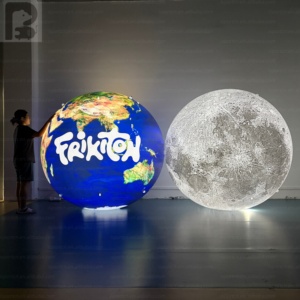 Ensemble de sphères gonflables LED personnalisées avec logo, Terre et Lune, en PVC, avec éclairage intégré, impression intégrale, pour musée scientifique et événement de marque - Product Image 1
