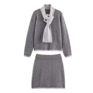 Conjunto de Punto para Mujer, Estilo Invernal, Moderno, Elegante y Versátil, con Bufanda Decorativa y Bloques de Color - Product Image 3